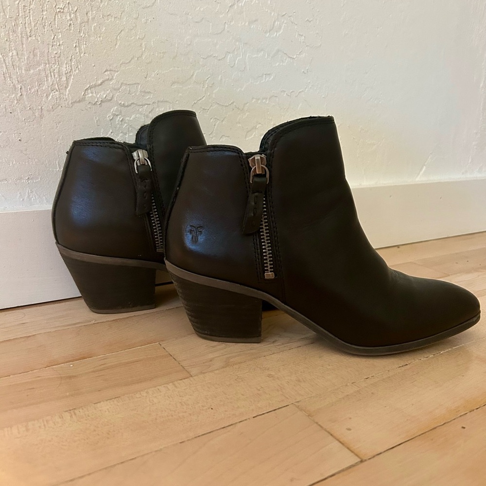 FRYE judith double zip black booties
